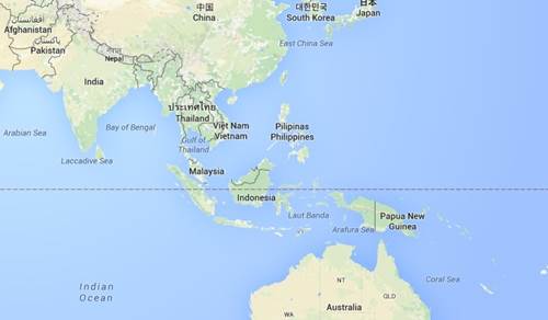 Secara geografis, indonesia berada diantara dua benua dan dua samudera yaitu