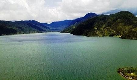 danau terbesar di indonesia paniai