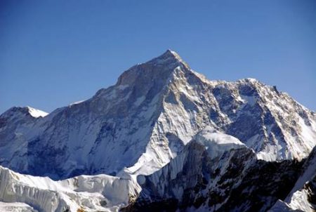 gunung tertinggi di dunia makalu